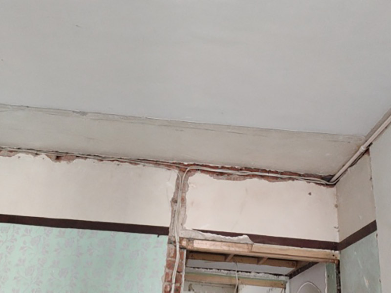 電路改造是重要的隱蔽工程之一，在施工中，電路改造的工序比較復雜，很容易會出現一些安全隱患，因此電路改造施工過程必須嚴格按規范進行。很多朋友在裝修的時候沒有考慮到入住后的實際需要，往往對電線插座的安裝掉以輕心。到了入住就后悔莫及。因此，裝修時考慮清楚，以免讓電線插座給入住留下裝修遺憾。