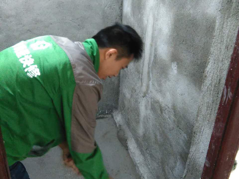 頭疼衛生間漏水怎么解決，重鋪地磚要做